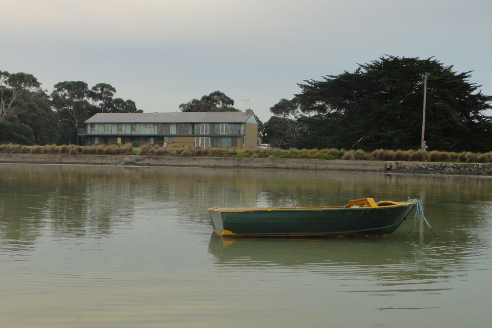 Illawong Lodge by the Sea
FLASH SALE IS COMING SOON. PLEASE CONTACT US 4 DETAILS