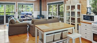 Kooka's Cottage - Off Mountain: Family/Small Group Accommodation