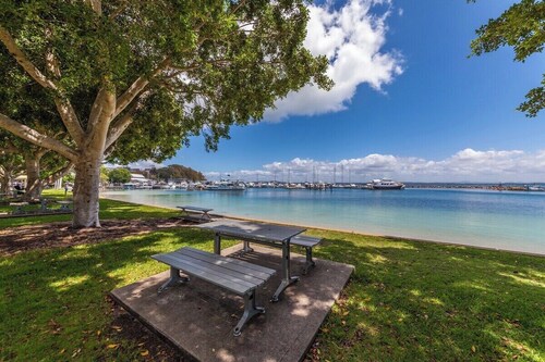 Nelson Bay Prime Location - Free NBN Internet