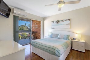 2 habitaciones, tabla de planchar con plancha y cuna de viaje 