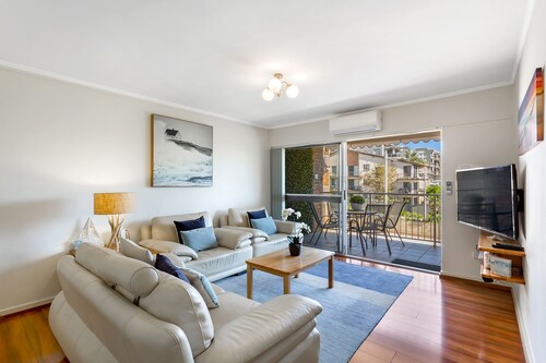 Nelson Bay - Prime Location
