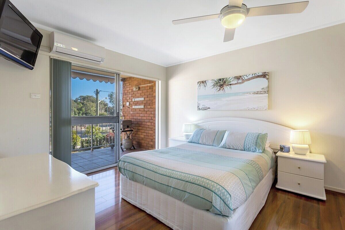 2 habitaciones, tabla de planchar con plancha y cuna de viaje 