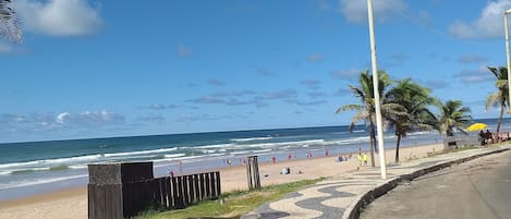 Una spiaggia nelle vicinanze