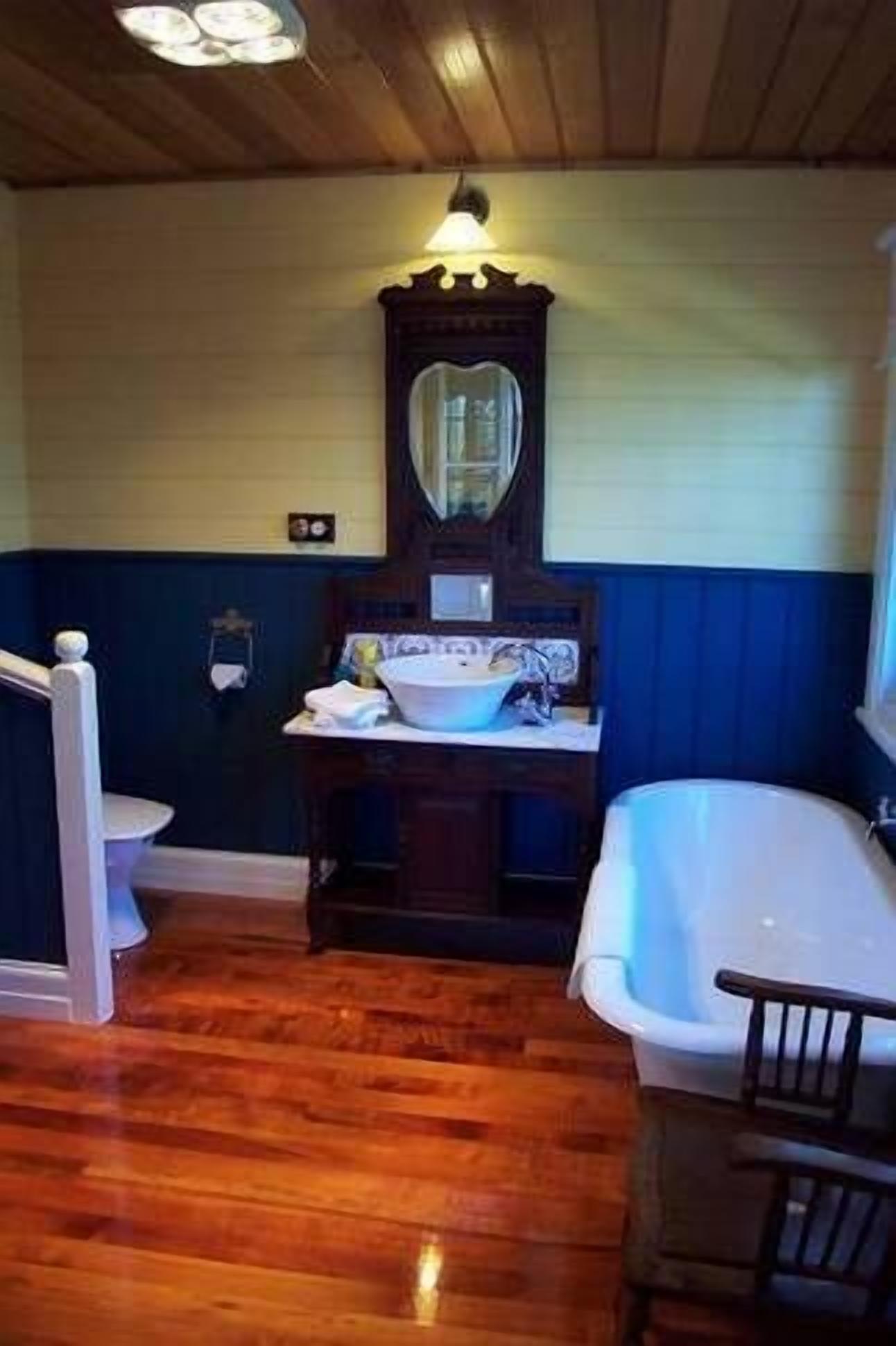 Island View Spa Cottage — image 10