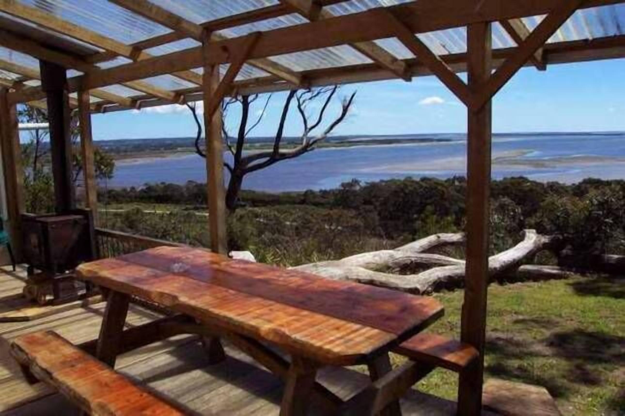 Island View Spa Cottage — image 6
