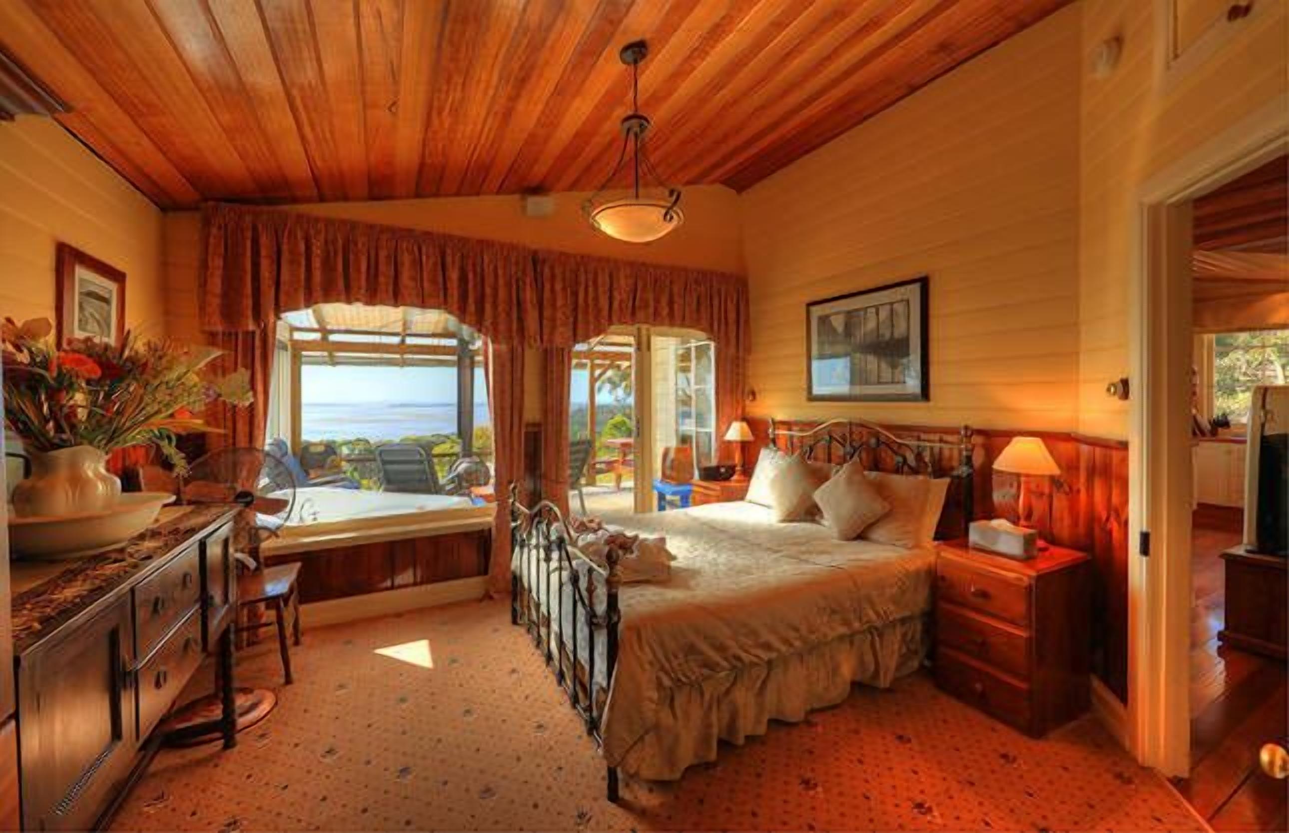 Island View Spa Cottage — image 8