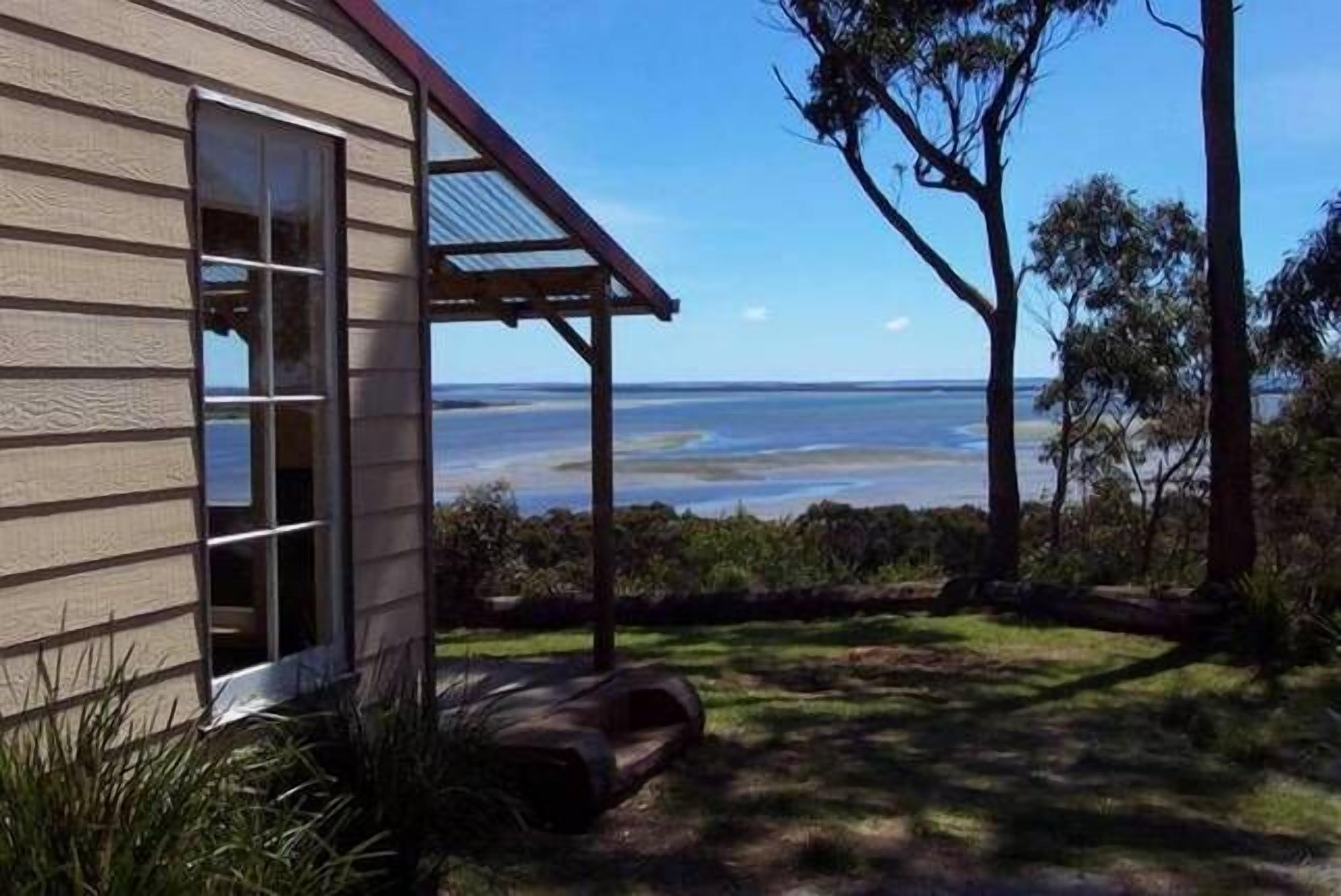 Island View Spa Cottage — image 19
