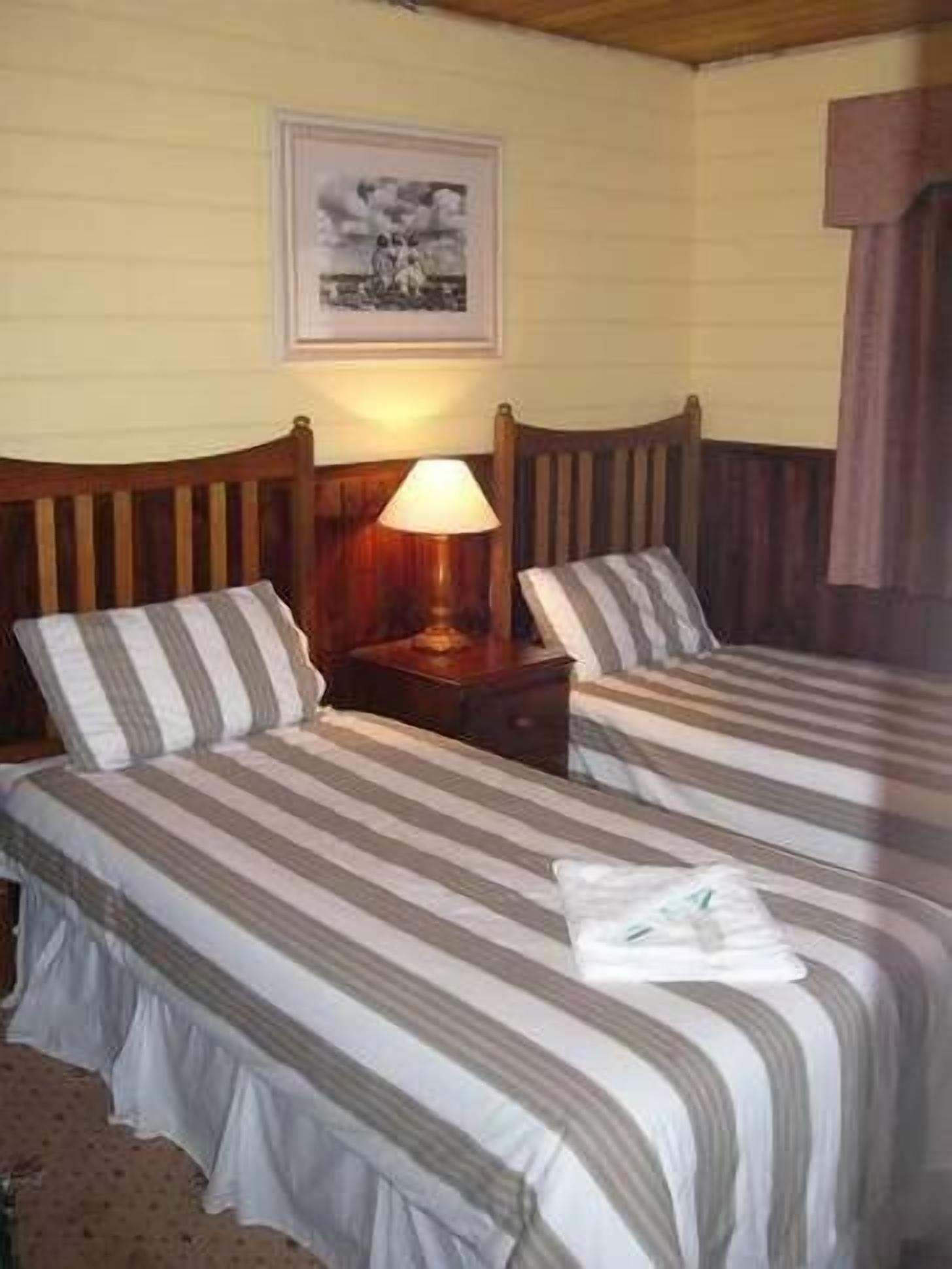 Island View Spa Cottage — image 15
