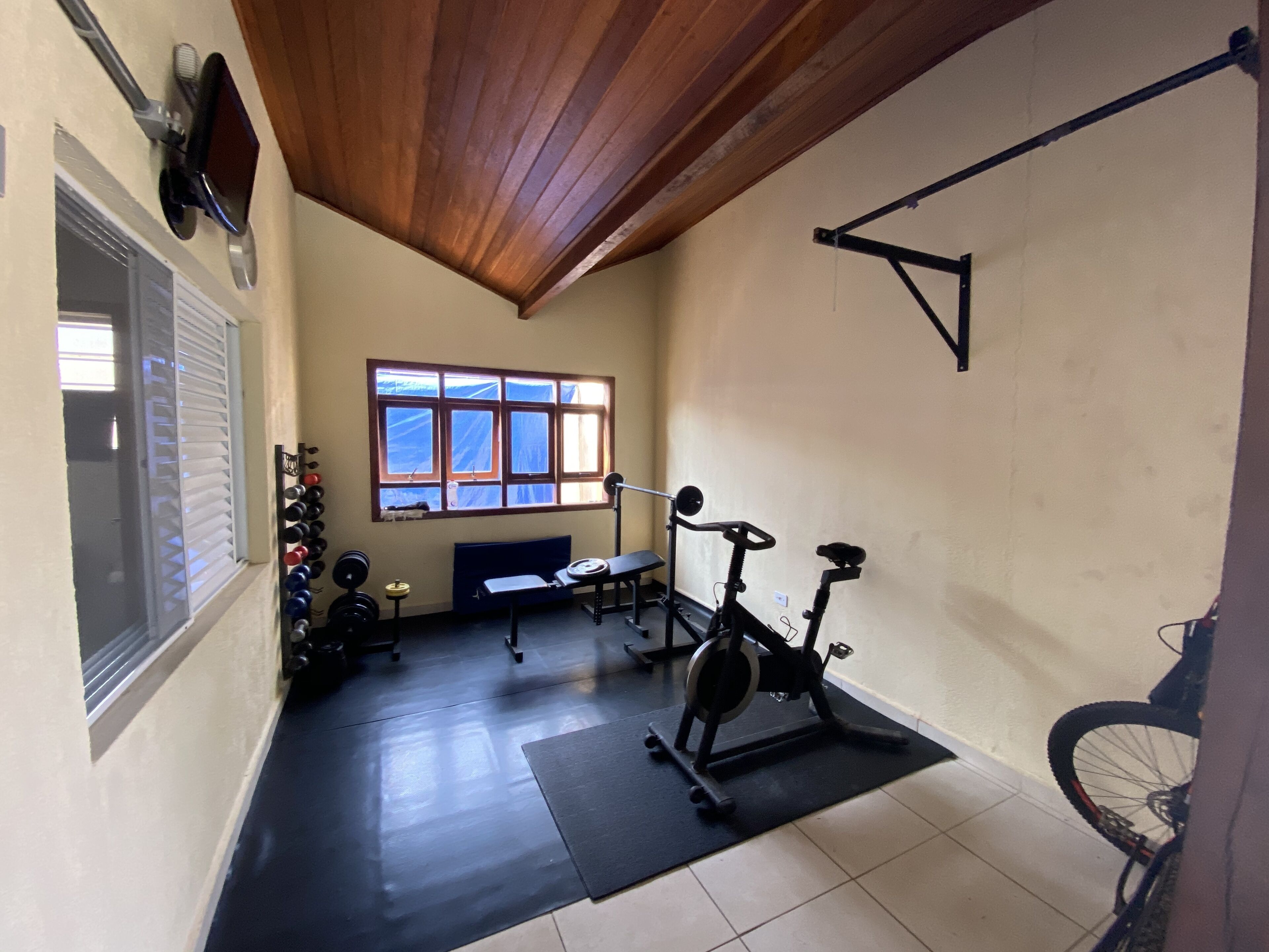 Beach house with large pisicina, tennis court, squash and with 9 rooms.