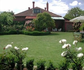 Property grounds - Butler's Apartment - Buxton Manor (North Adelaide)