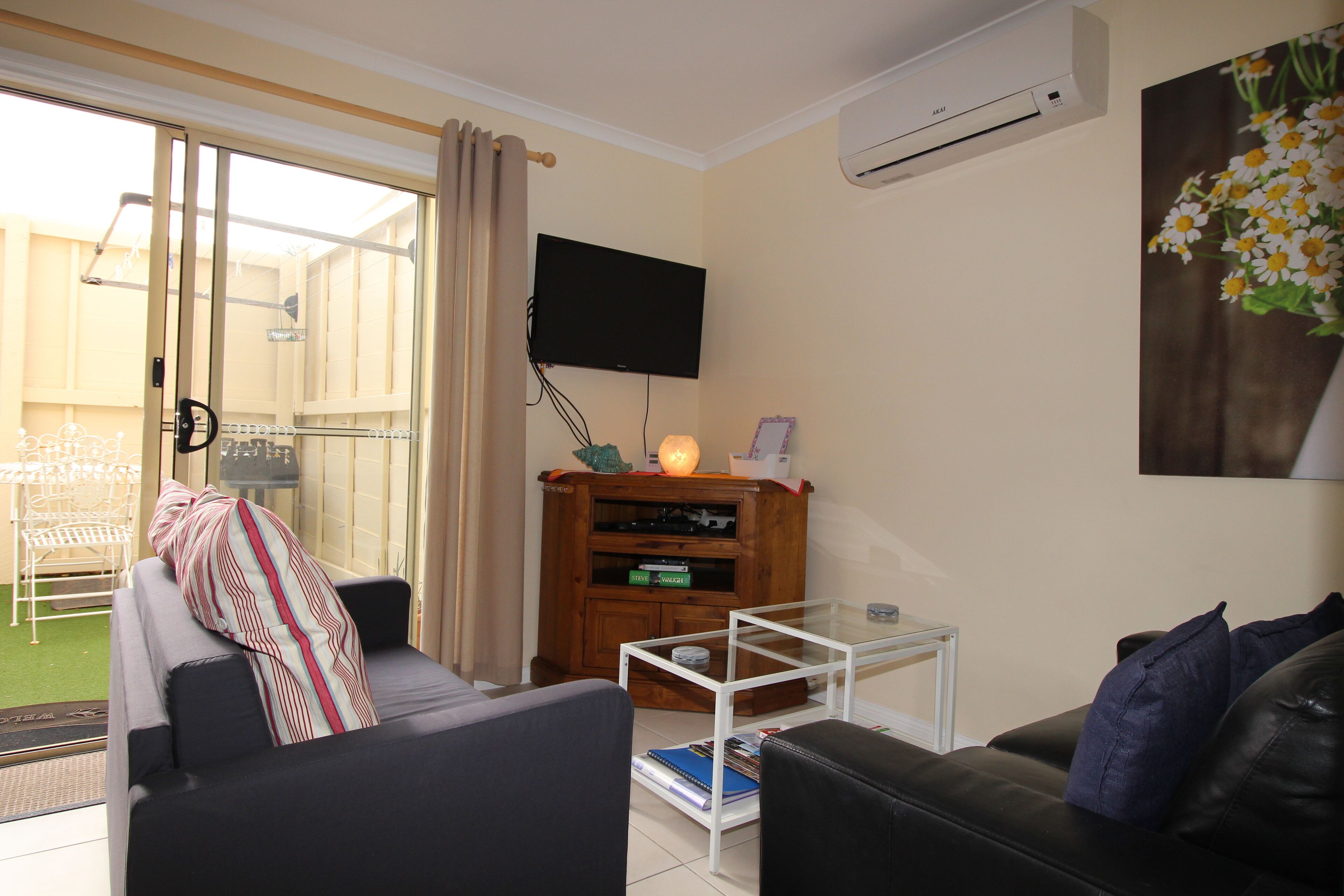 Garden Cottage: Holidays and relocation unit — image 14