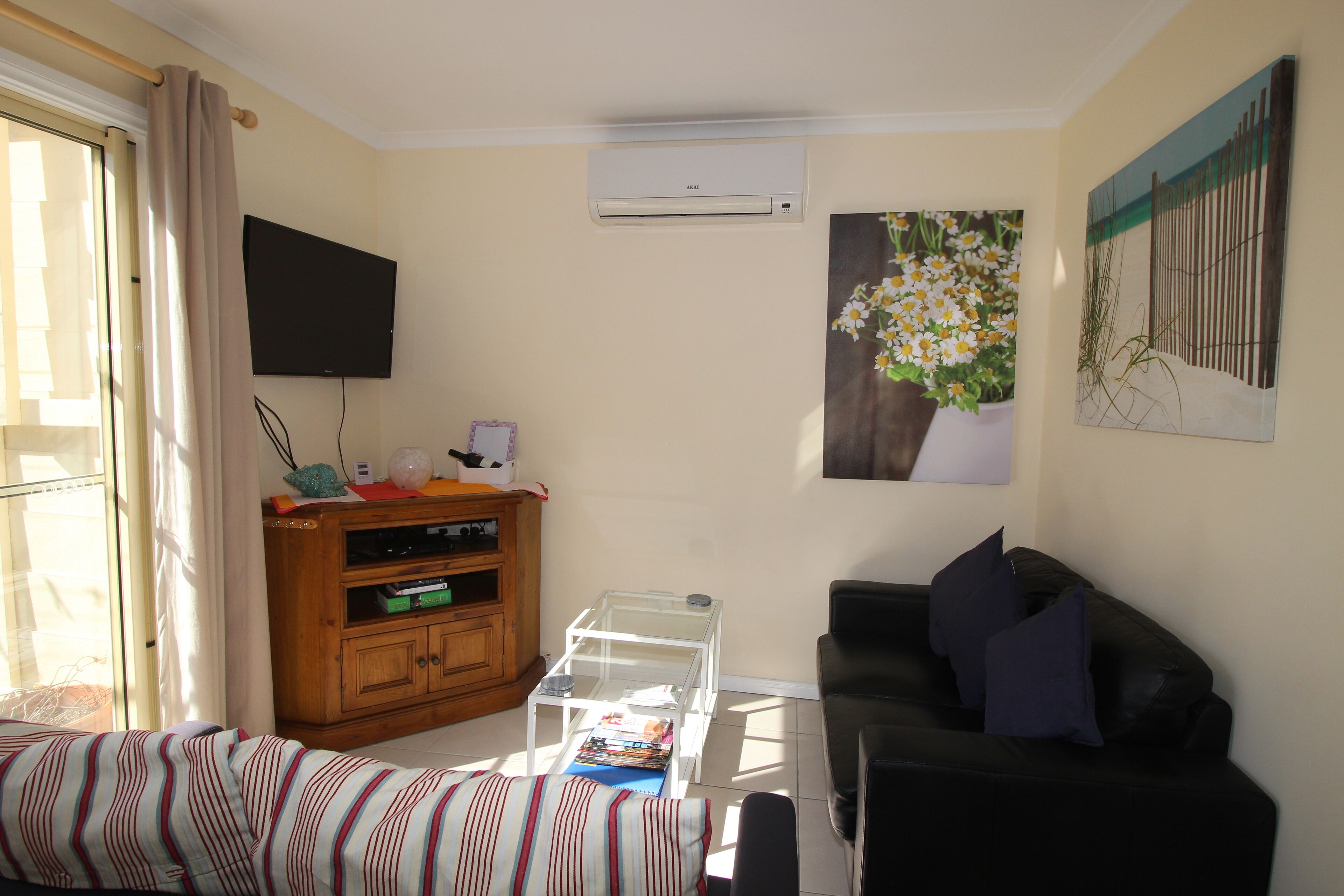 Garden Cottage: Holidays and relocation unit