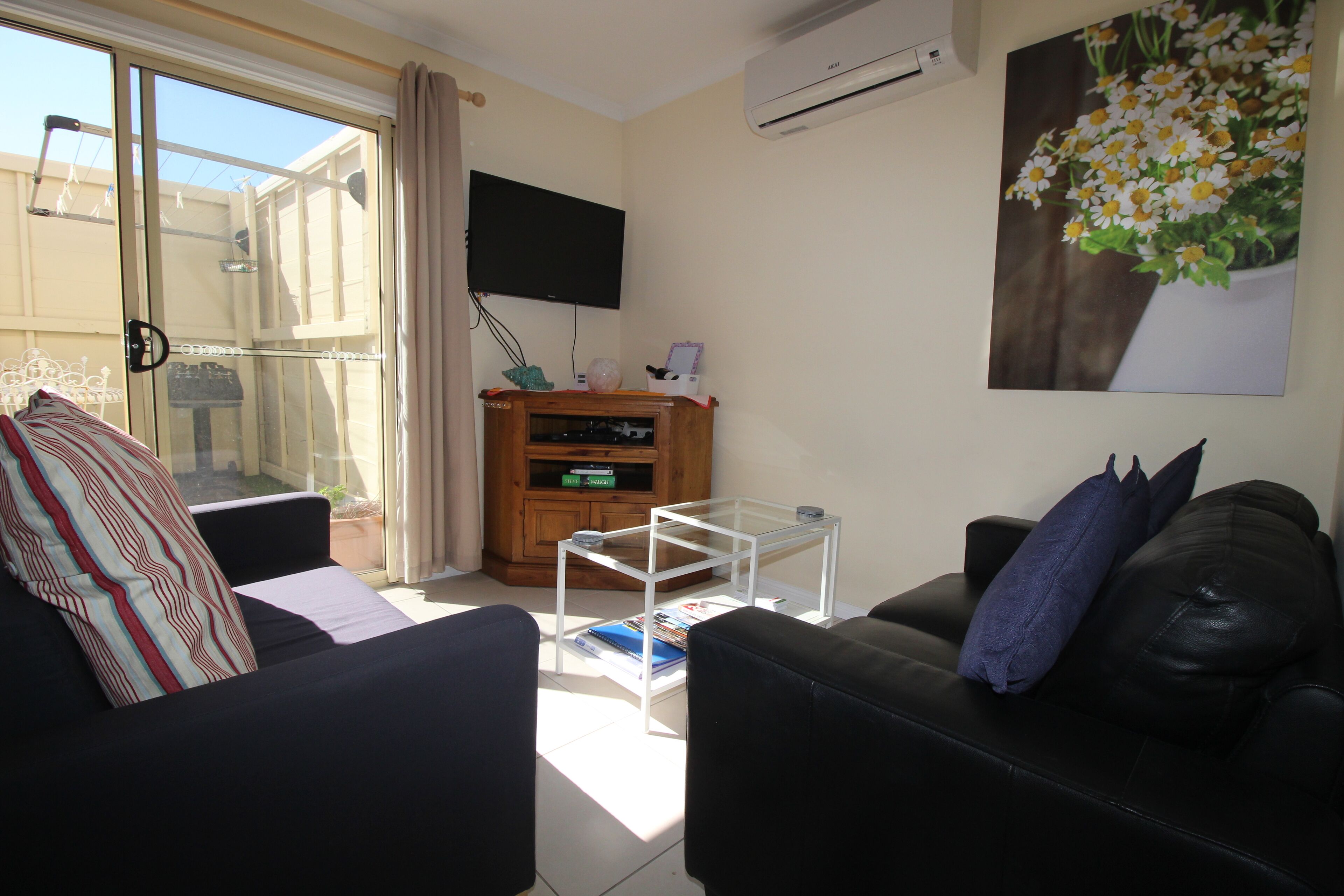 Garden Cottage: Holidays and relocation unit — image 17