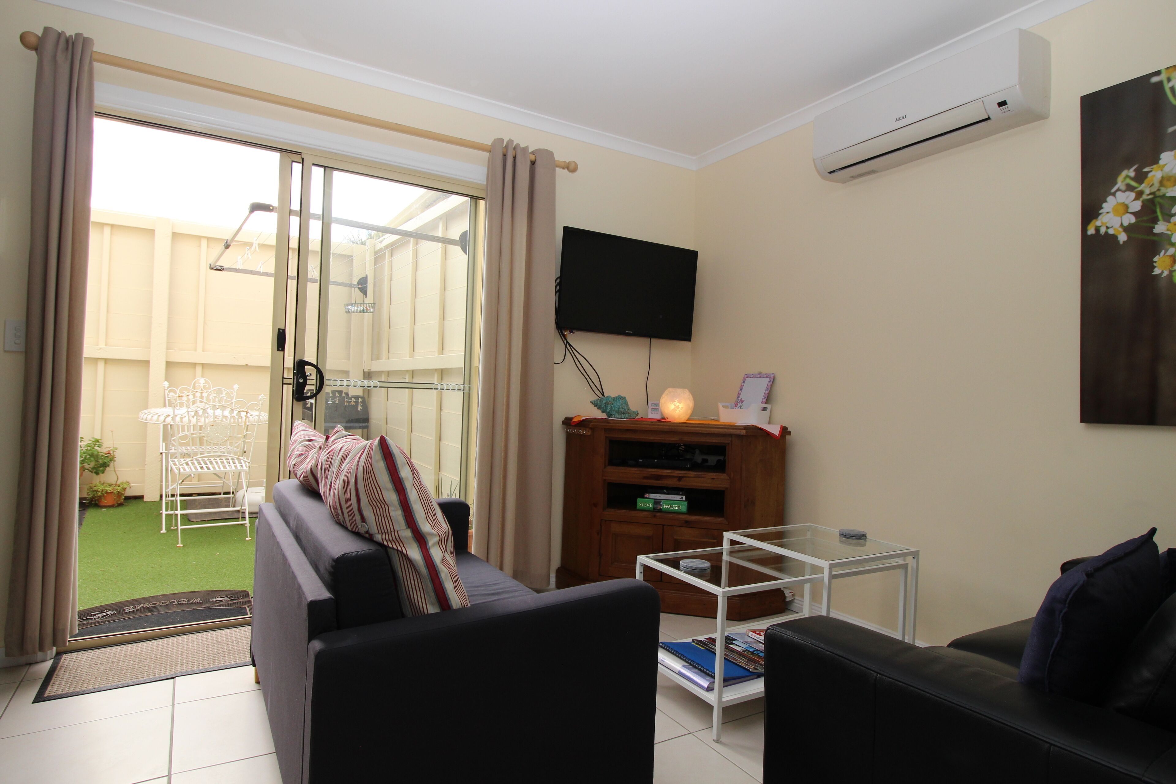 Garden Cottage: Holidays and relocation unit — image 26