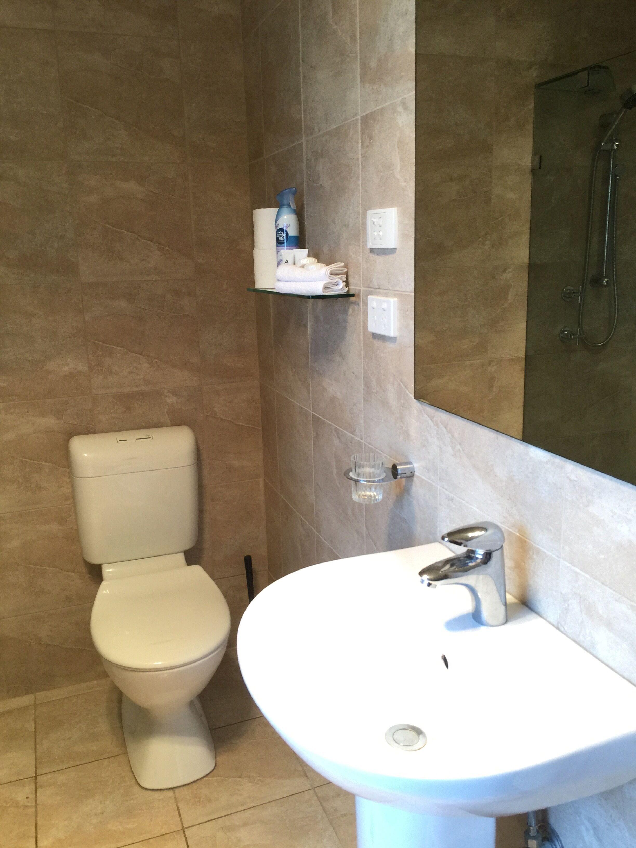 Absolute Beachfront Getaway Moana Beach — image 20