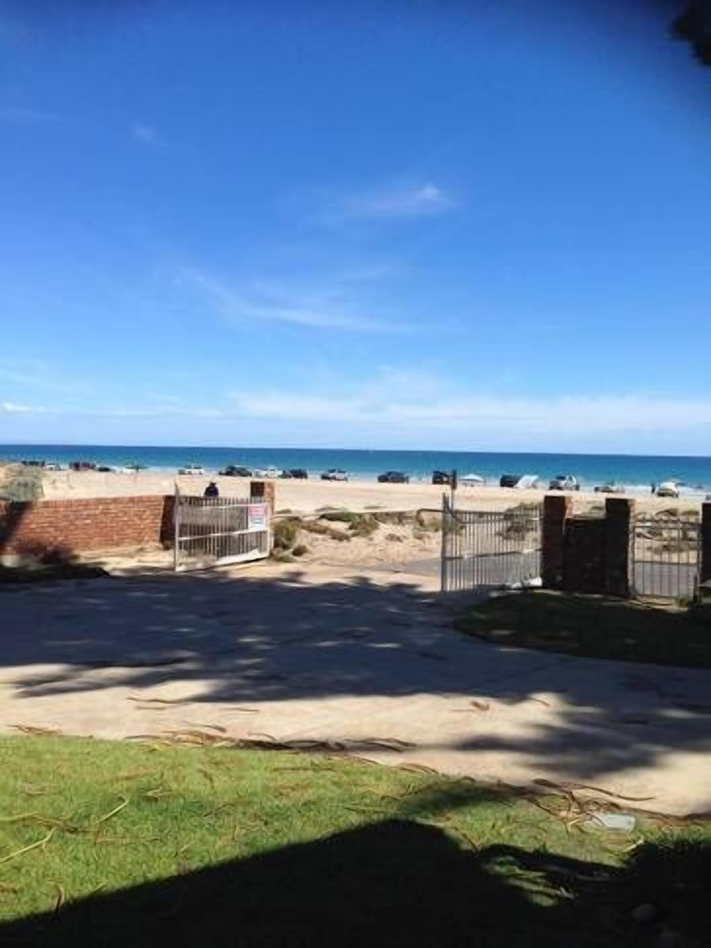 Absolute Beachfront Getaway Moana Beach — image 26