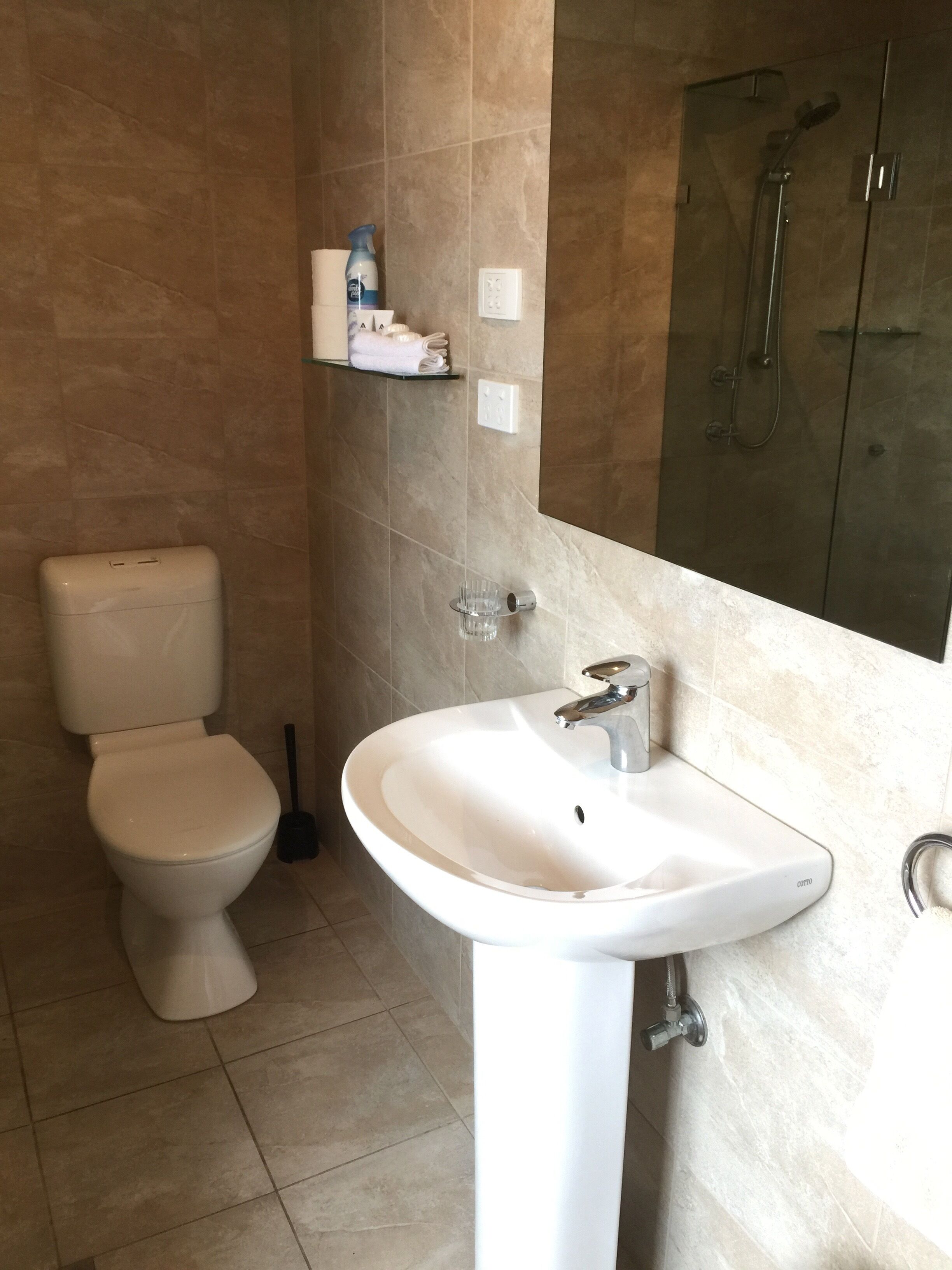 Absolute Beachfront Getaway Moana Beach — image 17