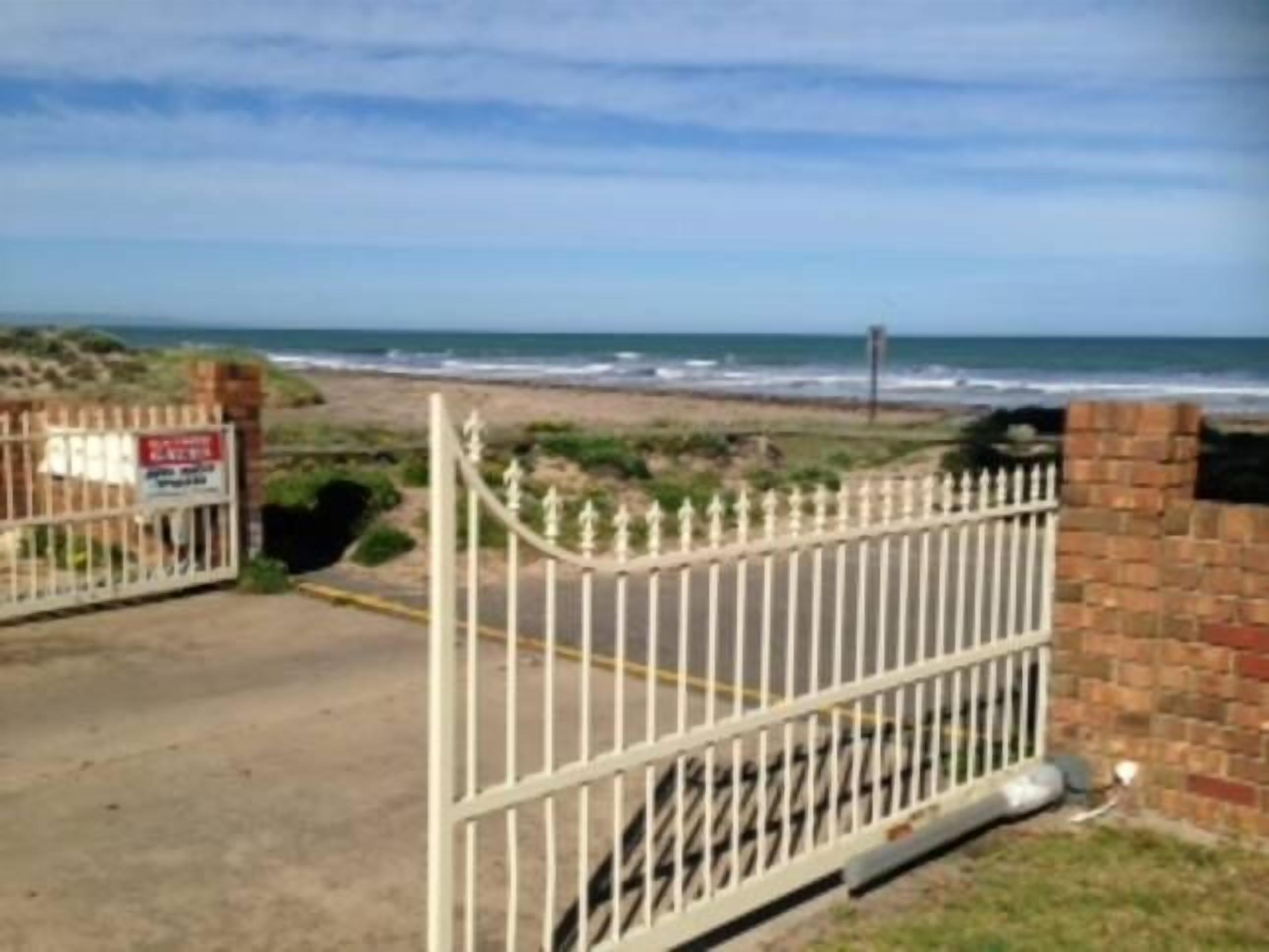 Absolute Beachfront Getaway Moana Beach — image 4