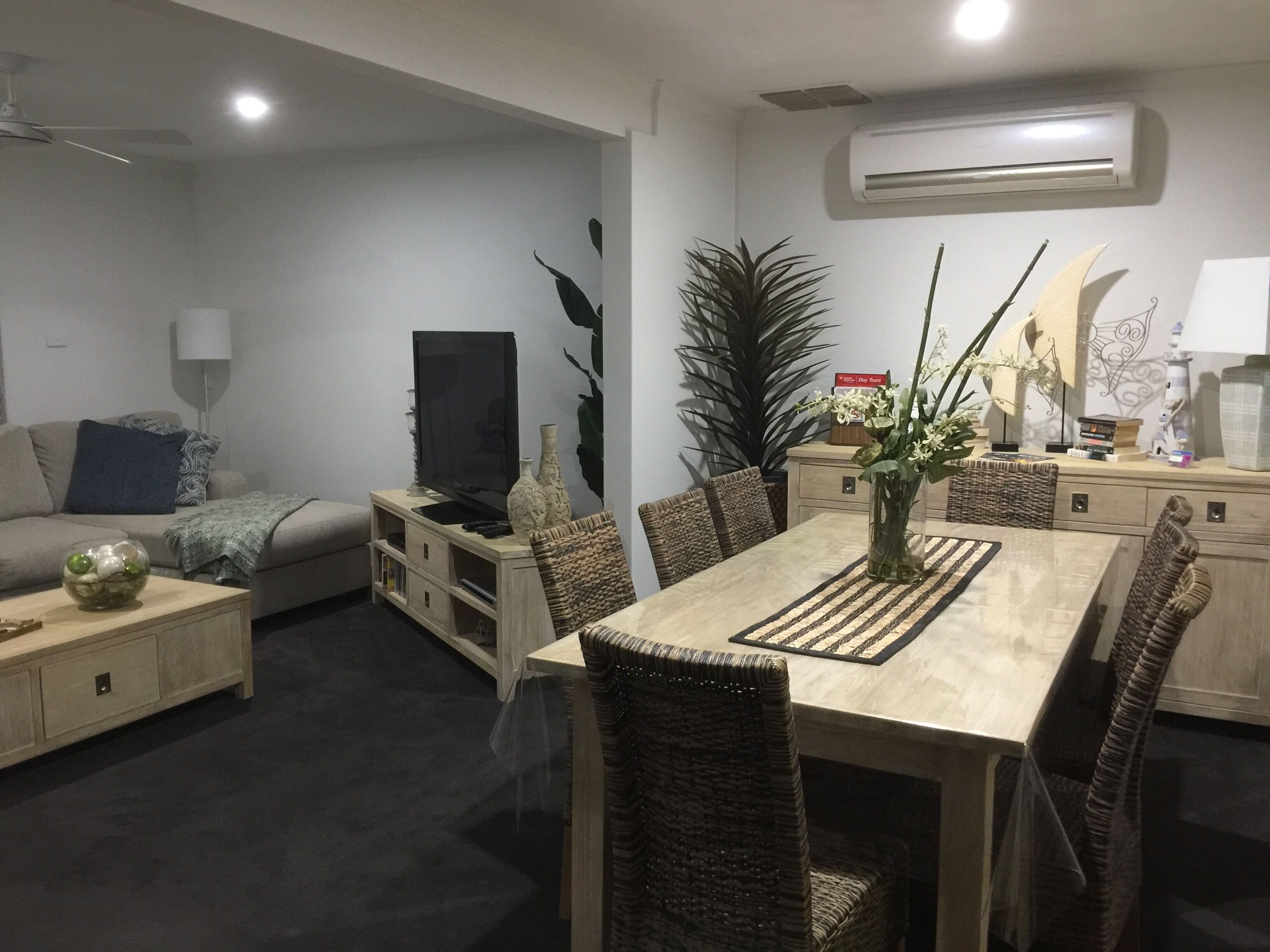 Absolute Beachfront Getaway Moana Beach — image 2