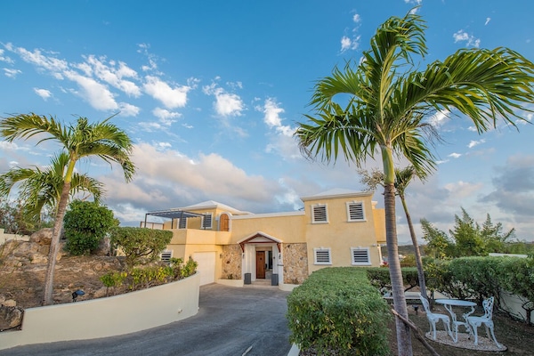 Welcome to Spyglass Hill Villa