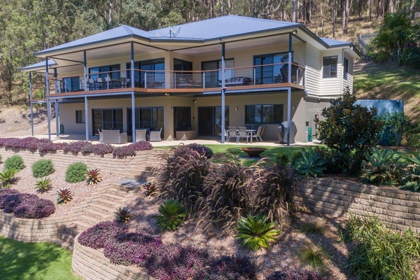 The Lake Retreat - southern shores of Smiths Lake
