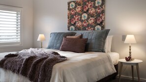 2 habitaciones, tabla de planchar con plancha, internet y ropa de cama 