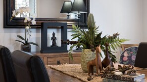 Interior - Courthouse Orchid Villa - Center of Daylesford (DAYLESFORD)