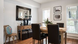 Dining - Courthouse Orchid Villa - Center of Daylesford (DAYLESFORD)