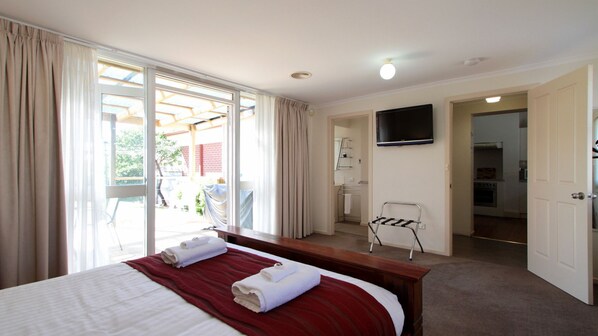 4 bedrooms, iron/ironing board, travel cot, free WiFi