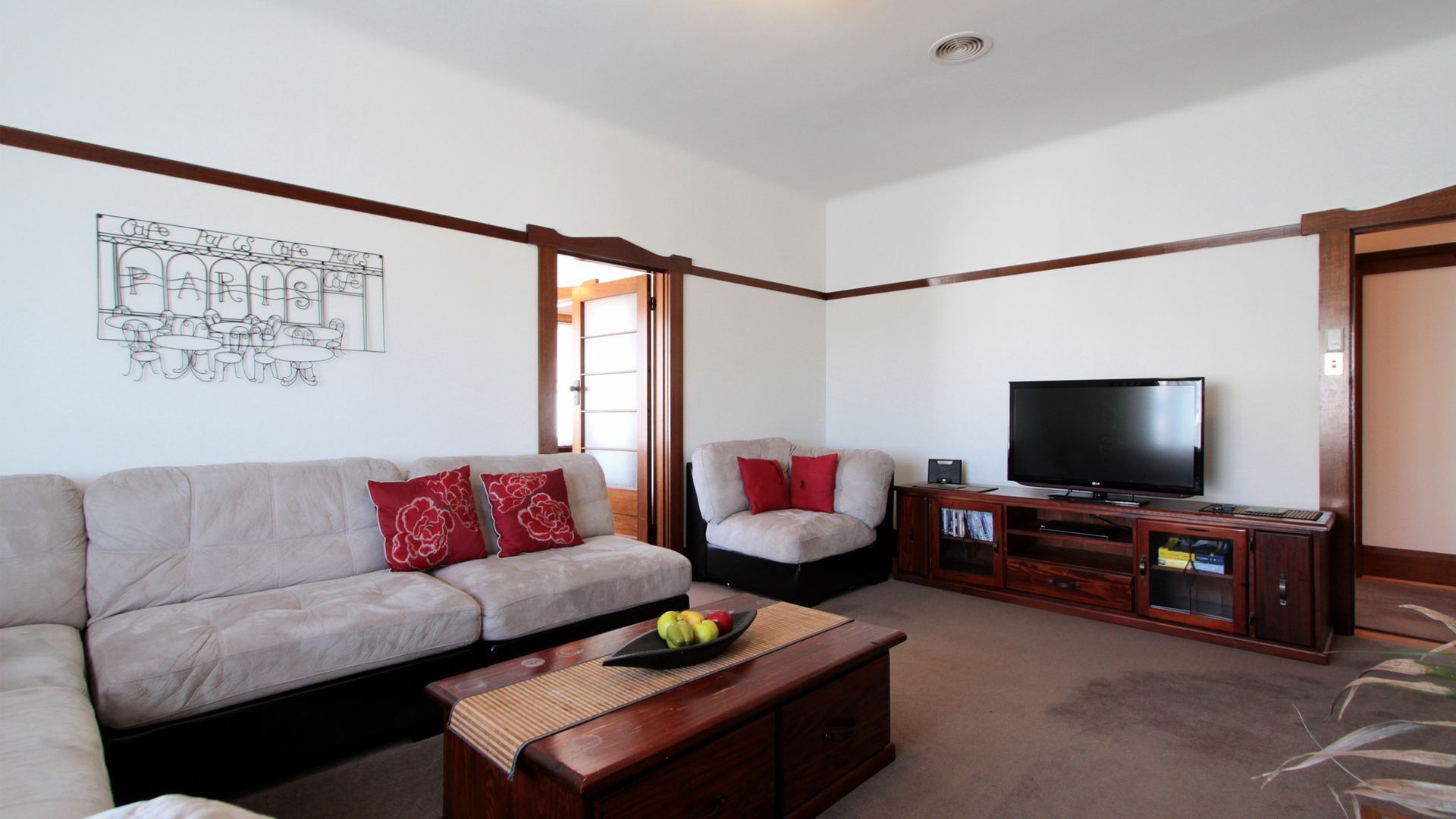 Fernseher, DVD-Player, Videothek, Stereoanlage