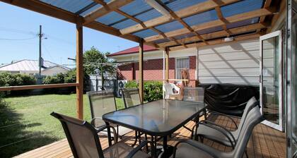 Hopkins on Charles - 4bedrm/2 bathrm Central to Shopping, Restaurants 2Min walk