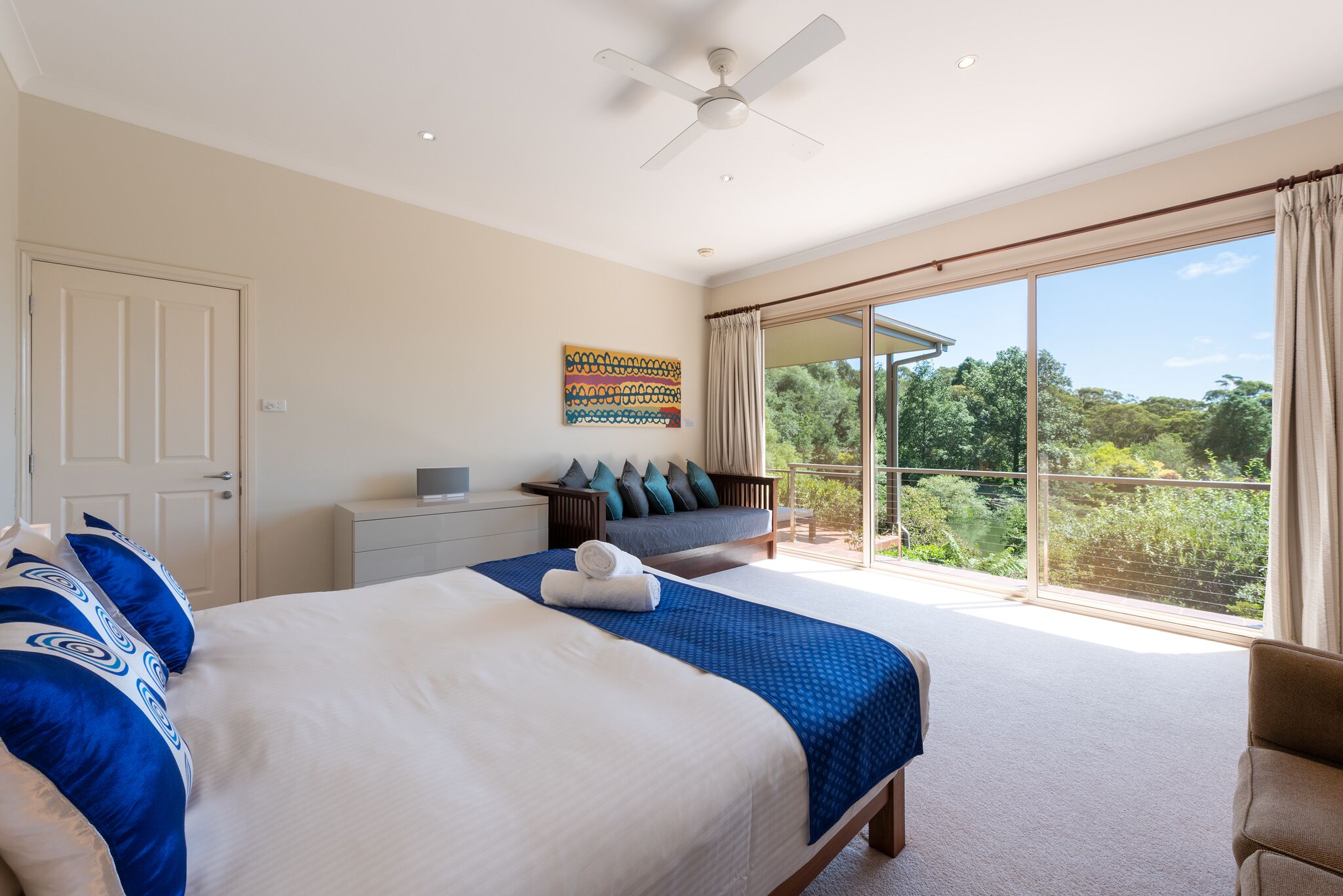 7 bedrooms, desk, iron/ironing board, travel cot