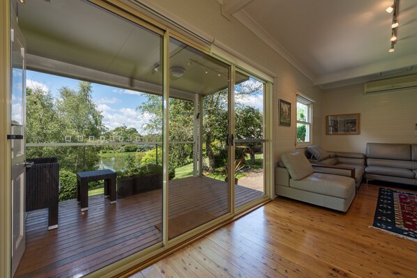 Smart TV, fireplace, DVD player, books