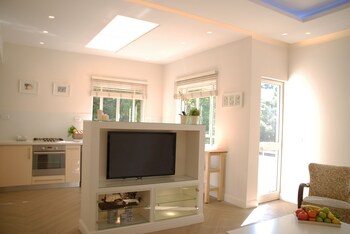 Perfect 2br retreat- city center