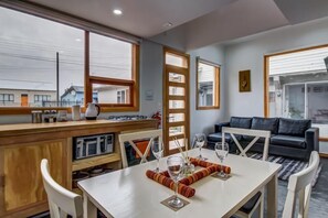 Design Apartment, Multiple Beds, Non Smoking, Canal View | Private kitchen | Fridge, microwave, coffee/tea maker, electric kettle - Cumbres Apart (Natales)