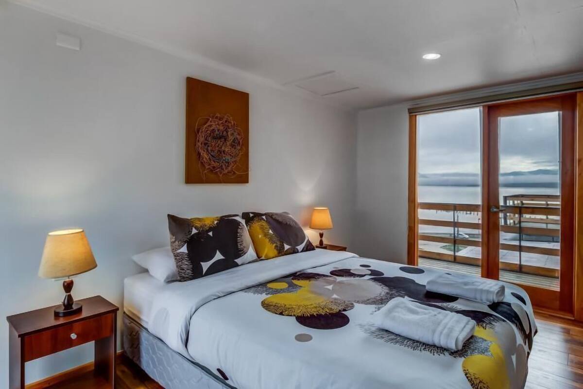 Cortinas blackout, tabla de planchar con plancha y wifi gratis 