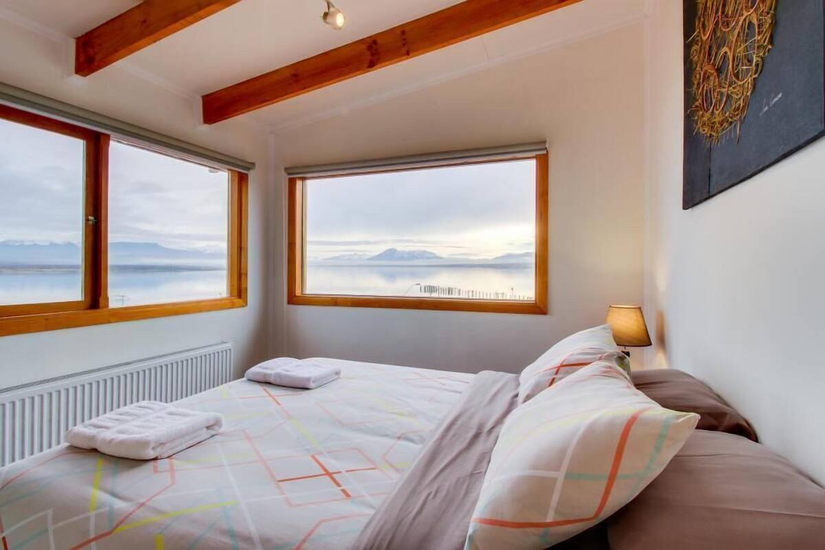 Cortinas blackout, tabla de planchar con plancha y wifi gratis 