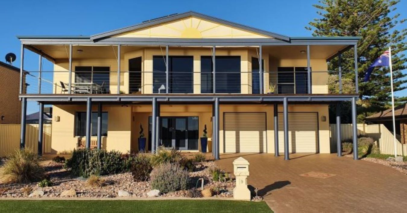 Beachside Escape Right On The Esplanade