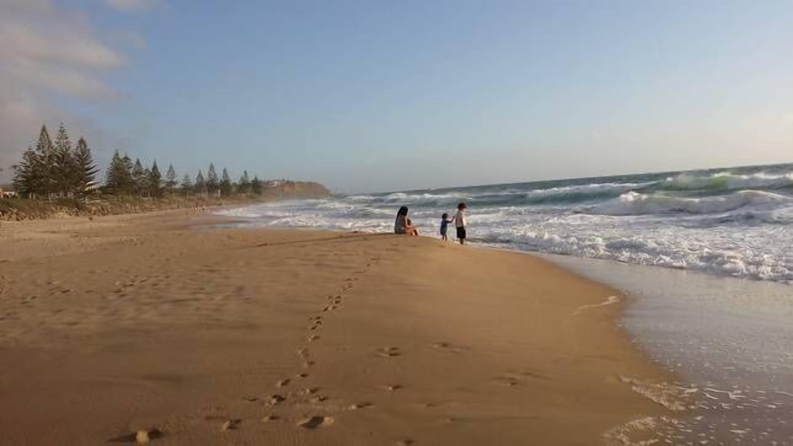 Beachside Escape Right On The Esplanade — image 10