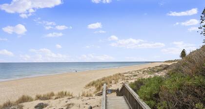 Beachside Escape Right On The Esplanade