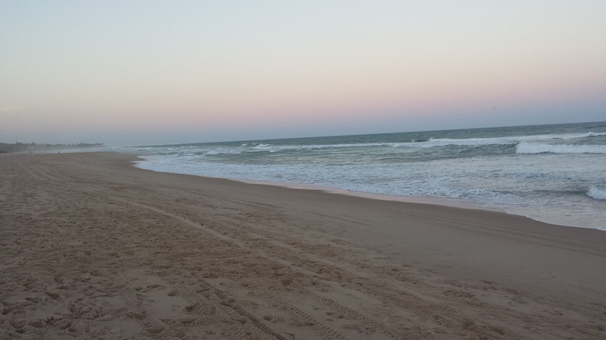 Una spiaggia nelle vicinanze, lettini da mare