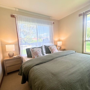 2 chambres, fer et planche à repasser, draps fournis