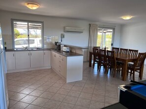 Fridge, microwave, oven, stovetop - Vivonne Bay Island Getaway (Vivonne Bay)