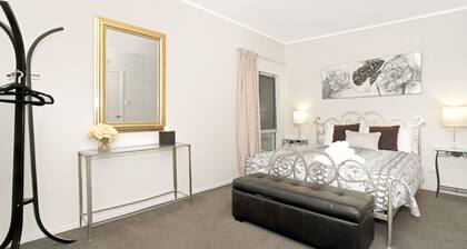 Luxury accommodation in central Coro Township