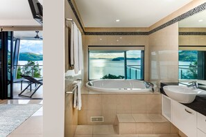 Hair dryer, towels - Edge Penthouse, Stunning Penthouse on Hamilton Island (Hamilton Island)