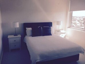 2 habitaciones, tabla de planchar con plancha, wifi y ropa de cama