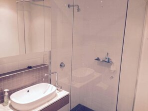 Toallas, papel higiénico