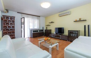 TV - Nice home in Pula with WiFi (Pula)