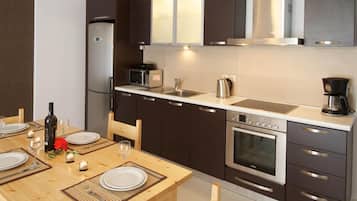 Superior Apartment, 1 Bedroom | Private kitchen | Full-size fridge, microwave, oven, stovetop