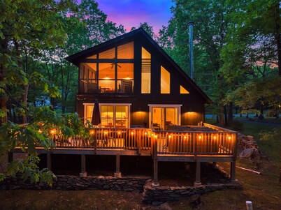 Lakefront, Indoor Pool, Pvt Hot Tub, Pickleball Games, Fireplace